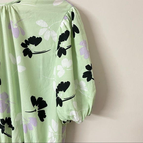 Size- XL, Floral Printed Dress in pastel green - Picture 4 of 7